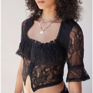 urban outfitters jacqueline lace crop top